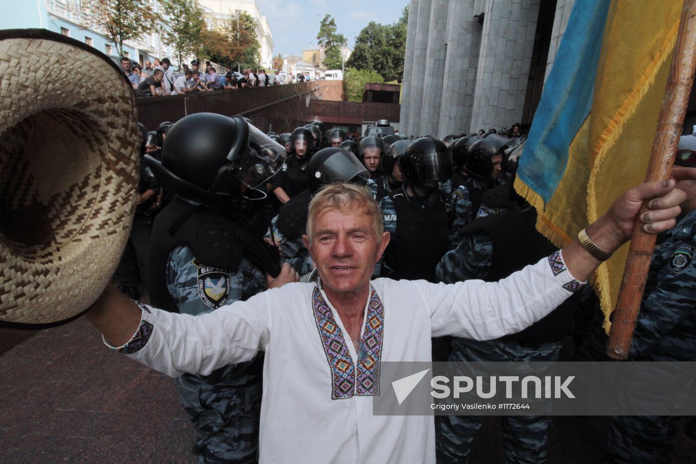 Rally against language law in Kiev