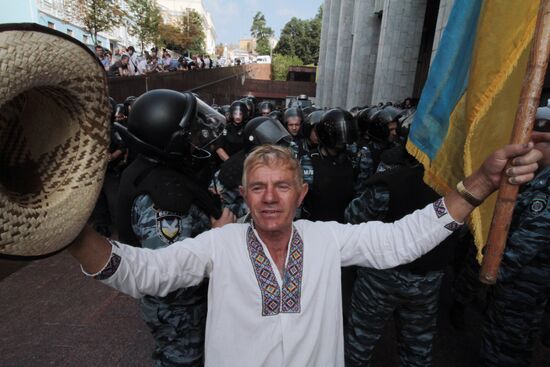 Rally against language law in Kiev