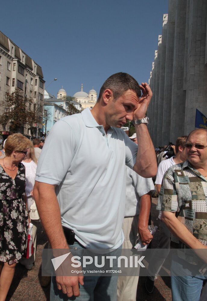 Rally against language law in Kiev