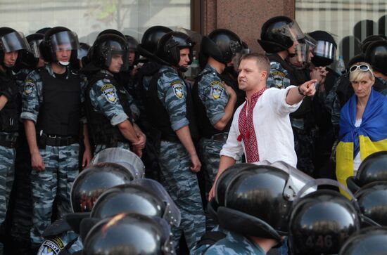 Rally against language law in Kiev