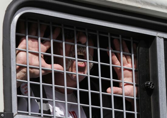 Action to support Pussy Riot girls outside Tagansky Court