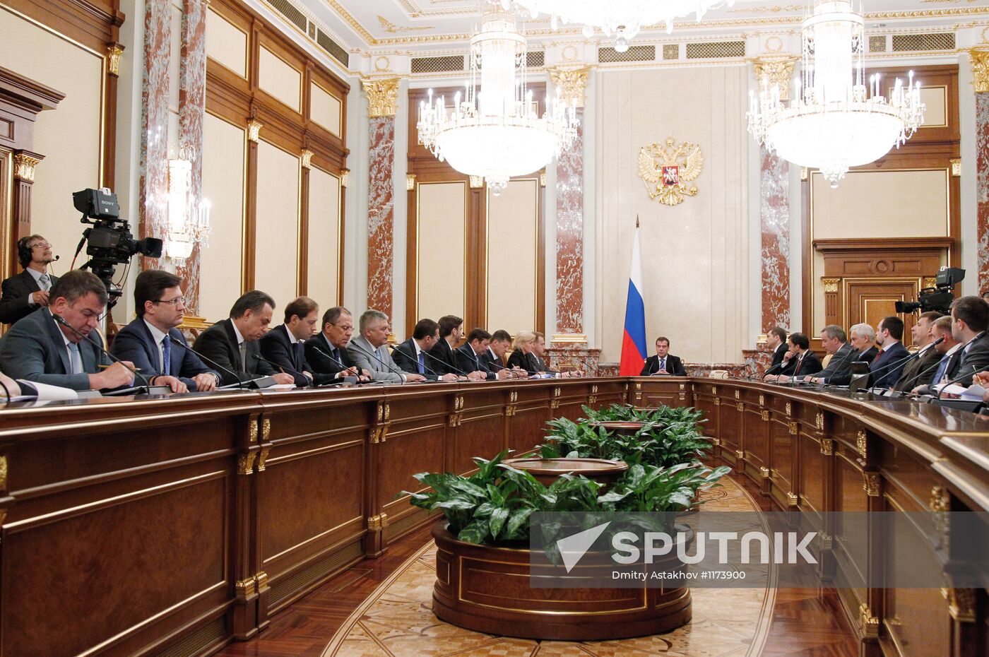 Dmitry Medvedev chairs government meeting