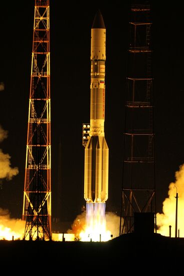 Proton-M missile with Sirius 5 space probe launched