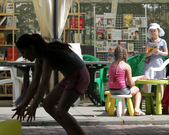 Summer reading area opens in Bauman Garden in Moscow