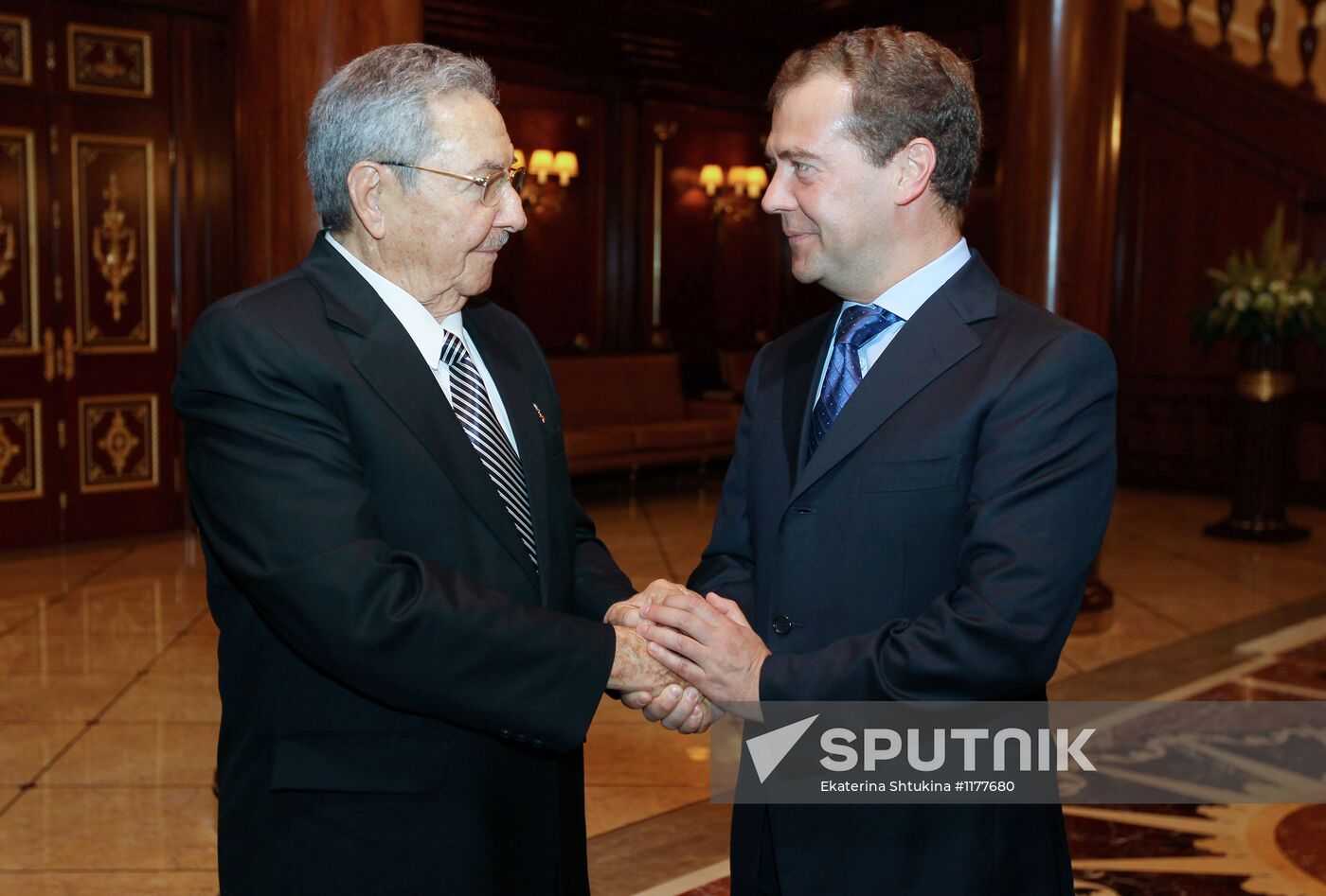 Dmitry Medvedev meets with Raul Castro