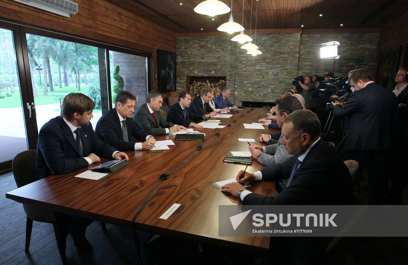 Dmitry Medvedev meets with United Russia party leaders
