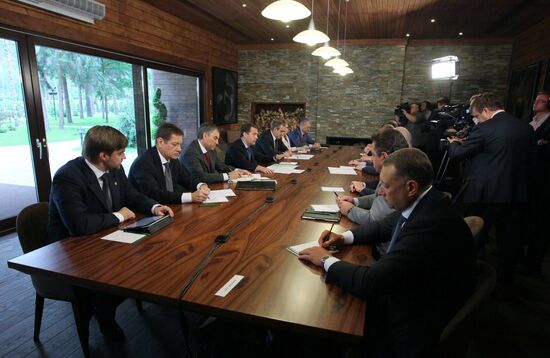 Dmitry Medvedev meets with United Russia party leaders