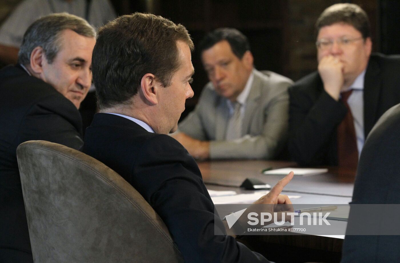 Dmitry Medvedev meets with United Russia party leaders