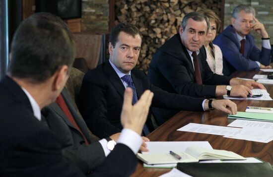 Dmitry Medvedev meets with United Russia party leaders
