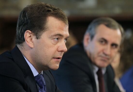 Dmitry Medvedev meets with United Russia party leaders