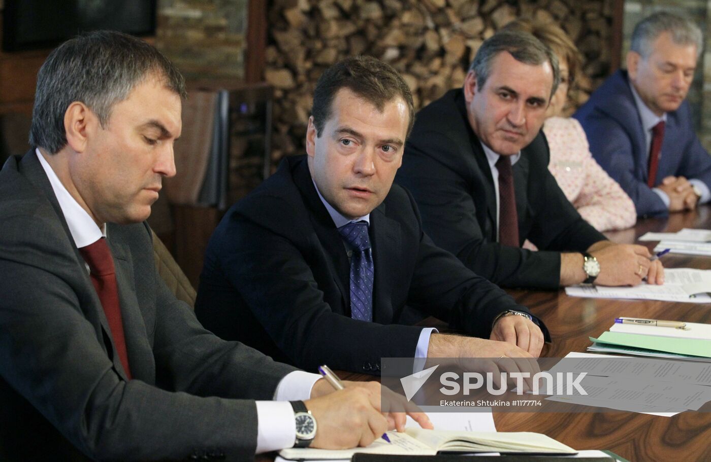 Dmitry Medvedev meets with United Russia party leaders
