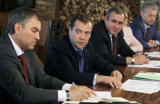 Dmitry Medvedev meets with United Russia party leaders