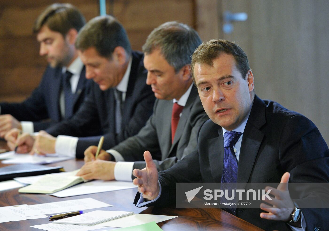 Dmitry Medvedev meets with United Russia party leaders