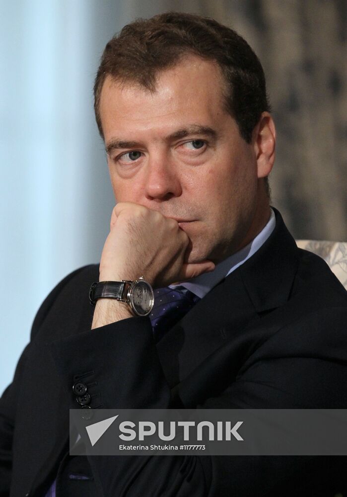Dmitry Medvedev meets with Raul Castro