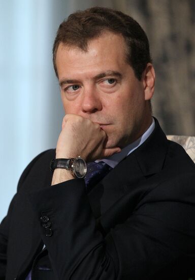 Dmitry Medvedev meets with Raul Castro