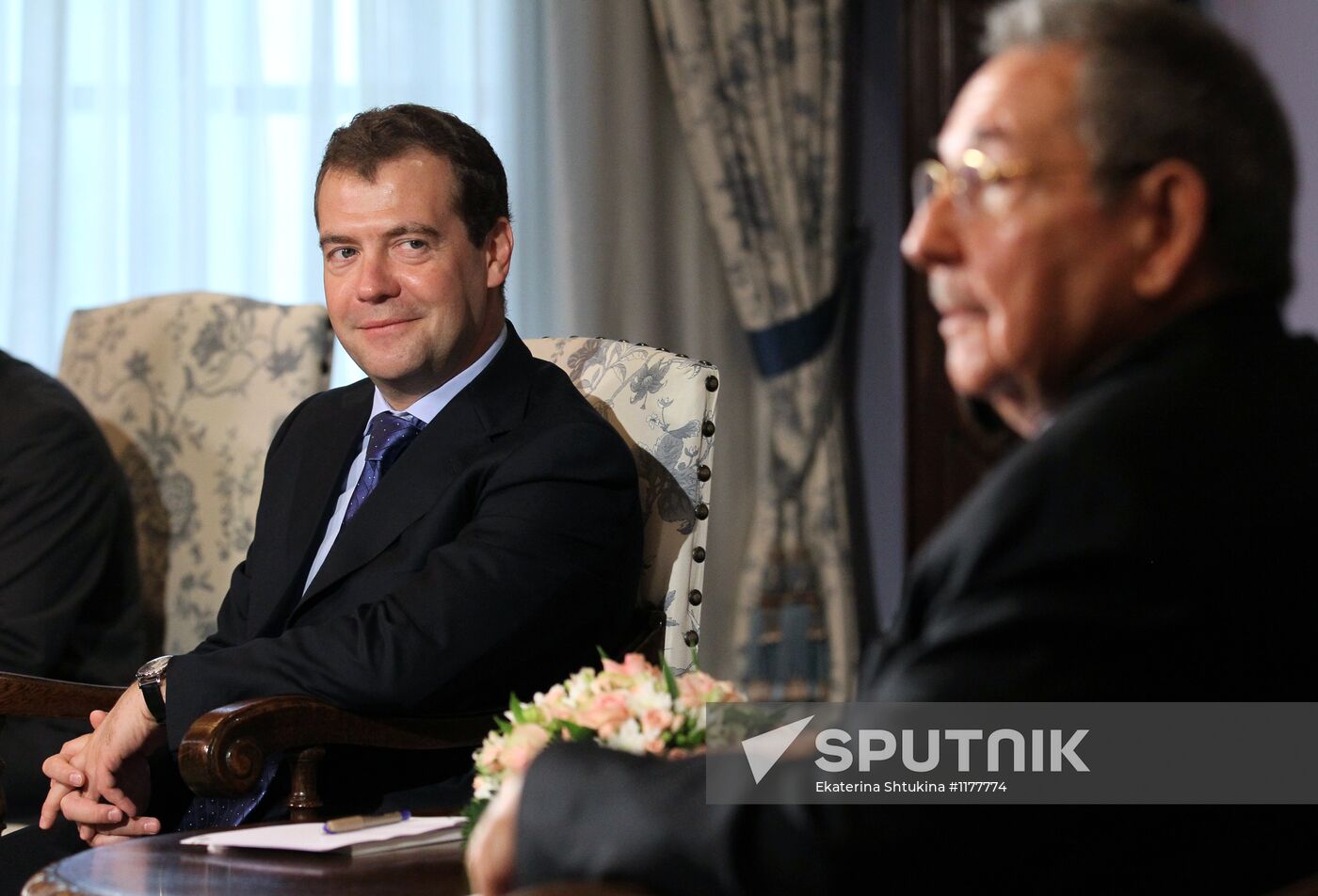 Dmitry Medvedev meets with Raul Castro