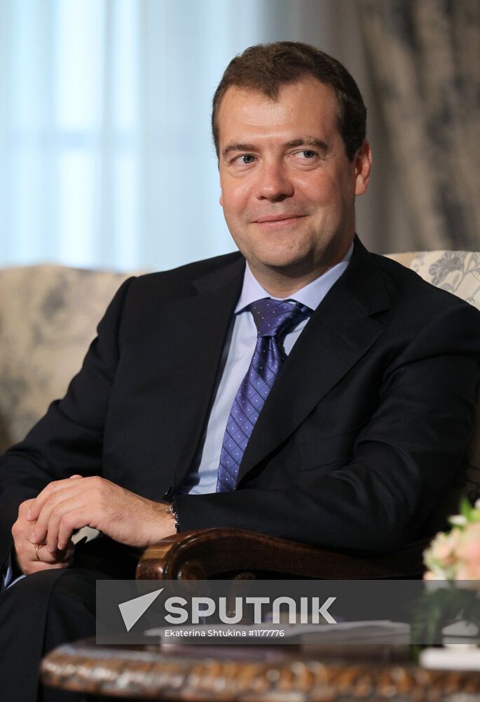 Dmitry Medvedev meets with Raul Castro