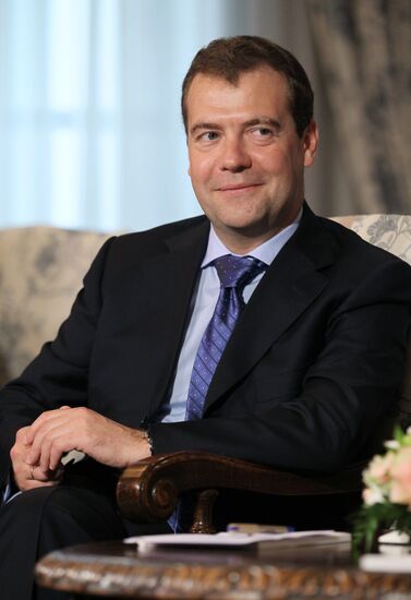 Dmitry Medvedev meets with Raul Castro