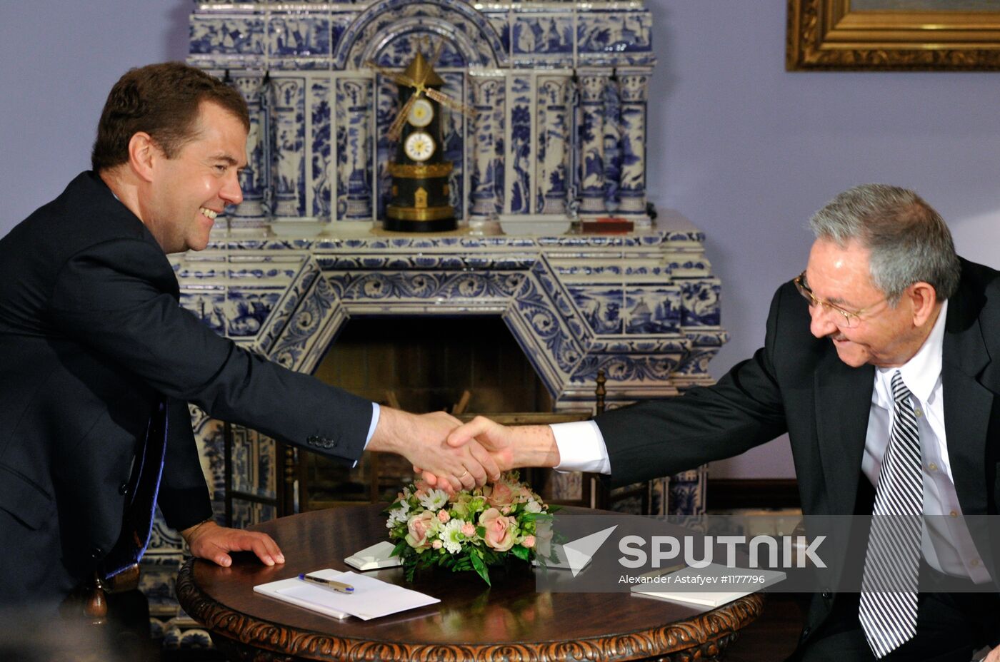 Dmitry Medvedev meets with Raul Castro
