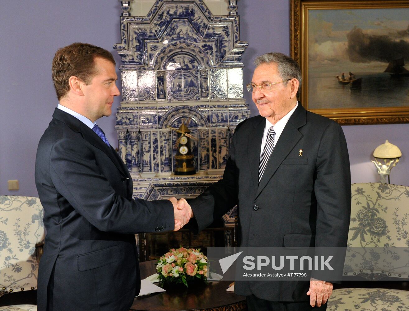 Dmitry Medvedev meets with Raul Castro