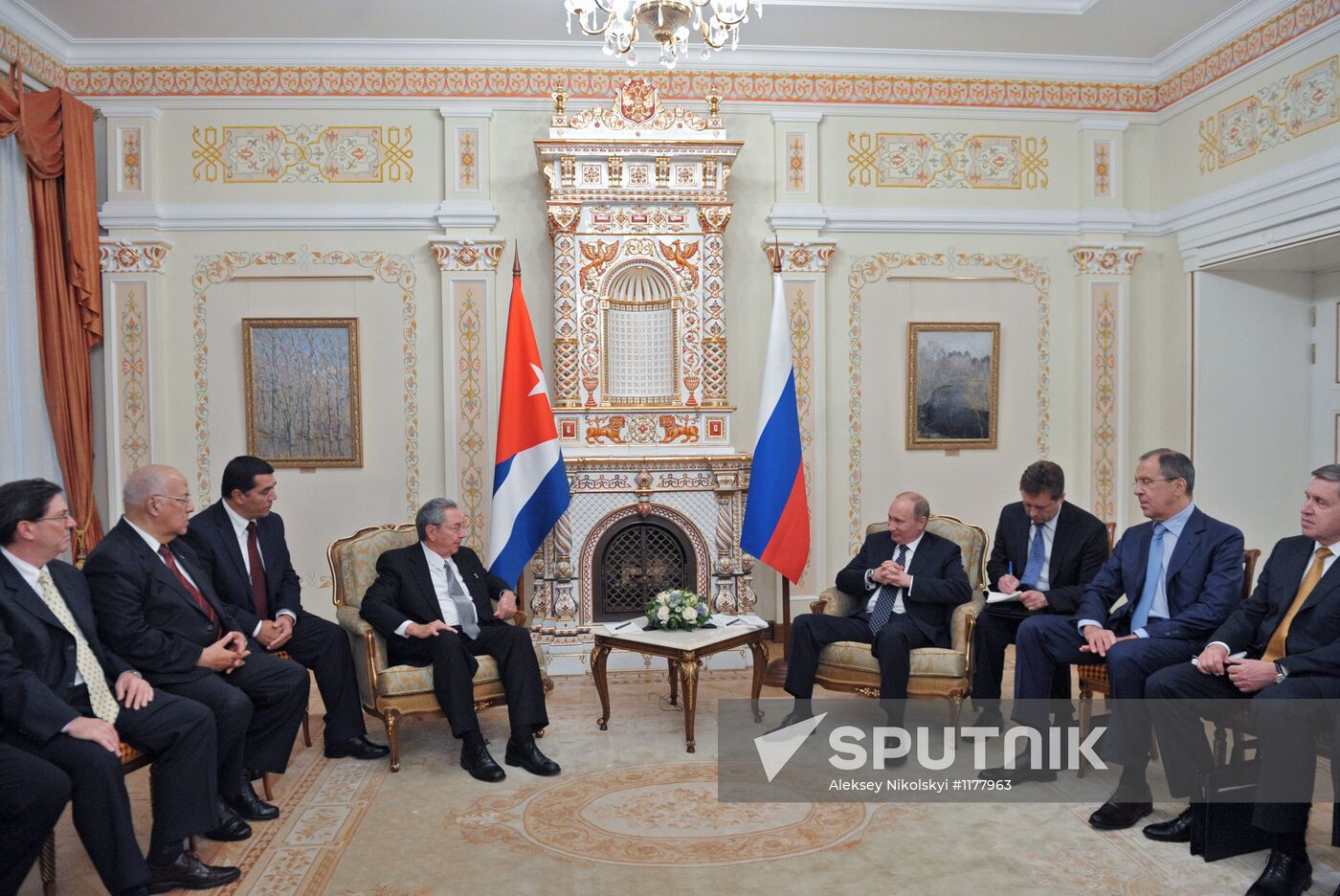 Vladimir Putin meets with Raul Castro in Novo-Ogaryovo
