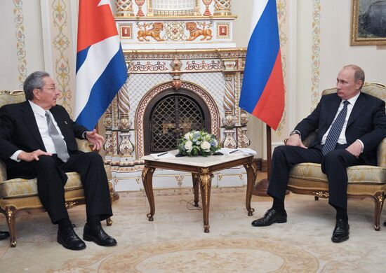 Vladimir Putin meets with Raul Castro in Novo-Ogaryovo