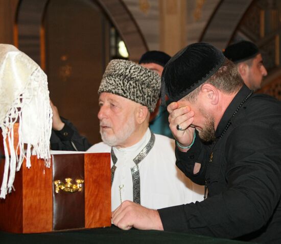 Prophet Muhammad relics brought to Grozny