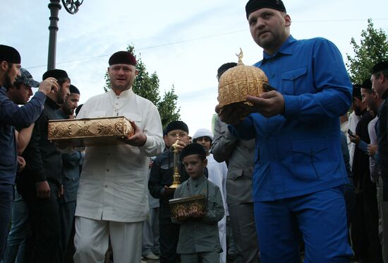 Prophet Muhammad relics brought to Grozny