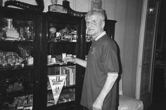 Football player Slava Metreveli at home