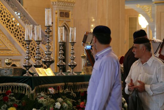 Prophet Muhammad relics brought to Grozny