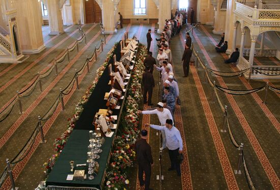 Prophet Muhammad relics brought to Grozny