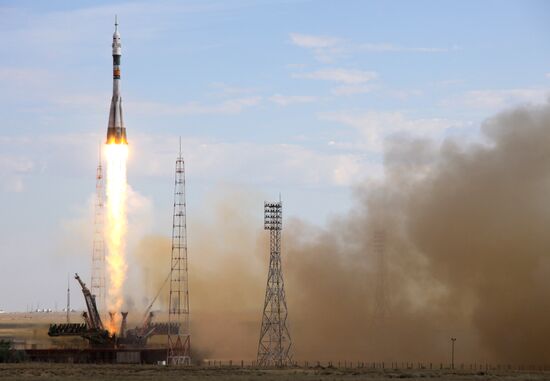 Launch of Soyuz TMA-05M manned spacecraft