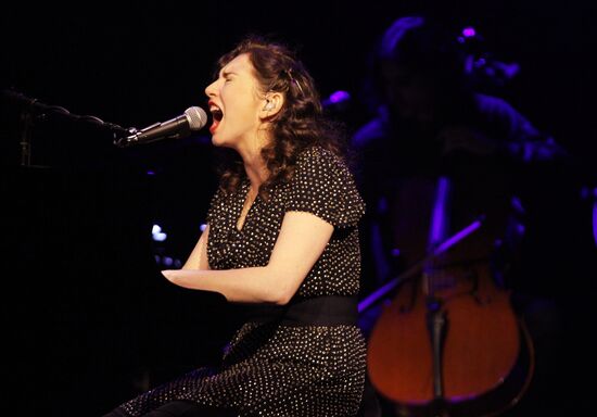 Regina Spektor performs live in Moscow