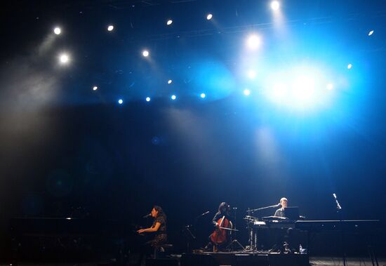 Regina Spektor performs live in Moscow