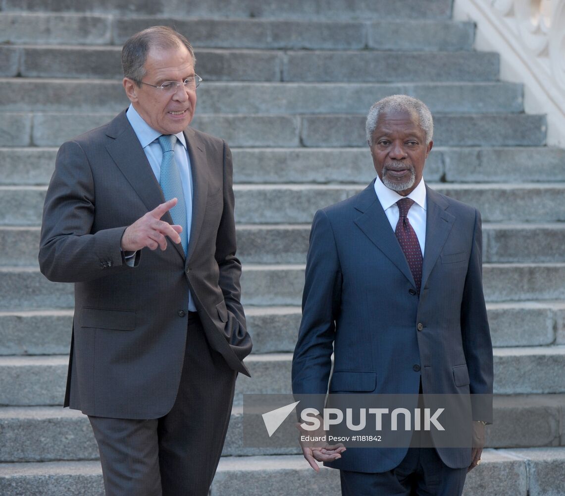 Sergei Lavrov meets with Kofi Annan in Moscow
