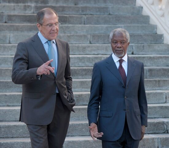 Sergei Lavrov meets with Kofi Annan in Moscow