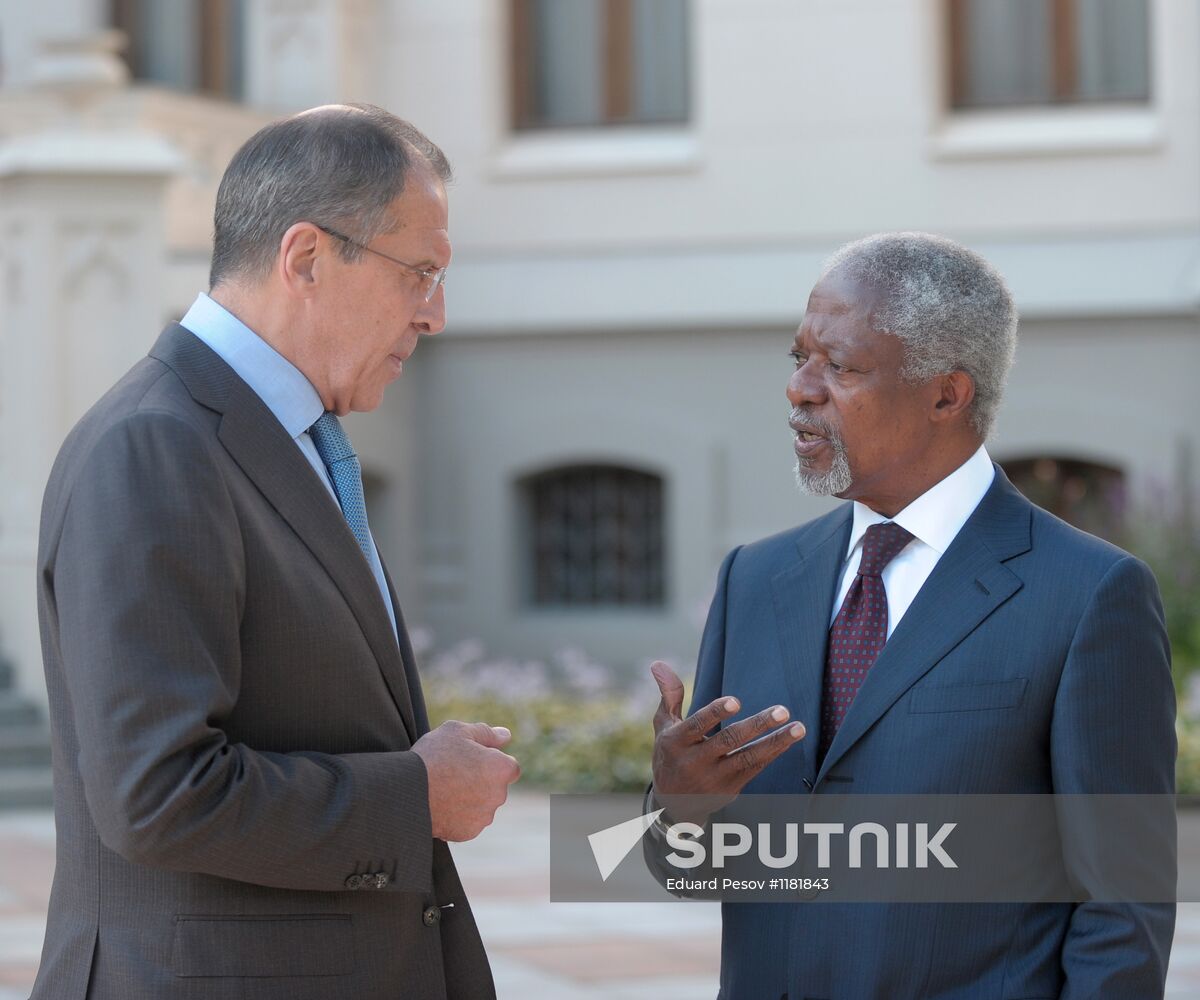 Sergei Lavrov meets with Kofi Annan in Moscow