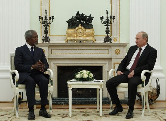 Vladimir Putin meets with Kofi Annan