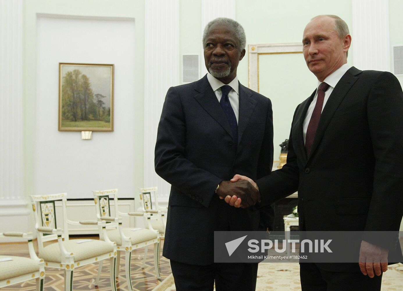 Vladimir Putin meets with Kofi Annan