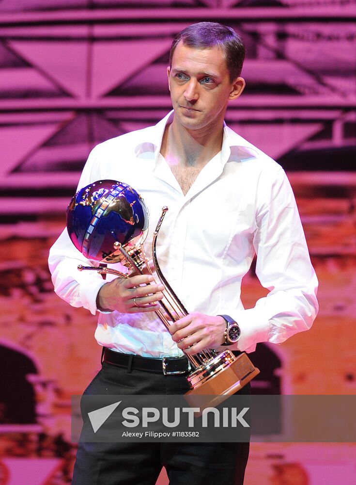 FC Spartak Moscow players receive silver medals at ceremony