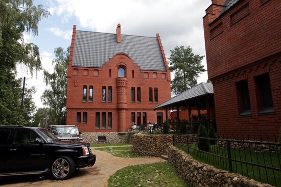 Yelena and Tatyana Zaytsev's country house