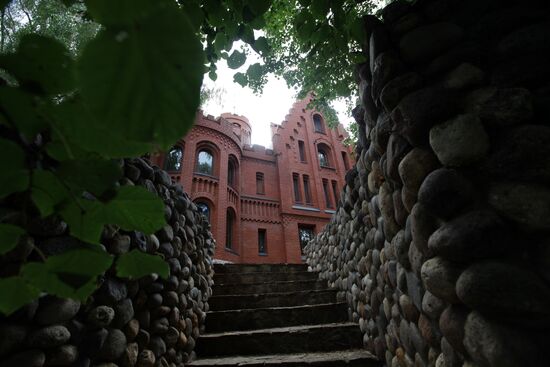 Yelena and Tatyana Zaytsev's country house