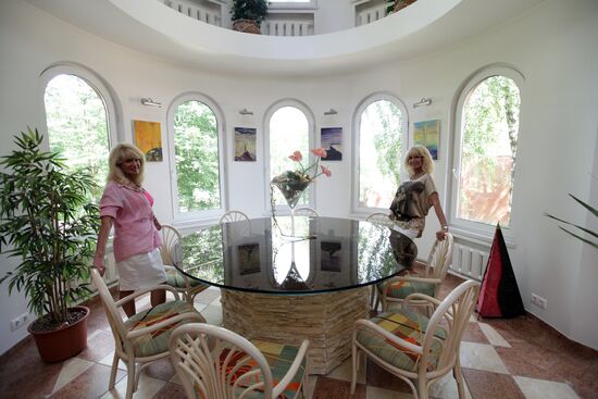 Yelena and Tatyana Zaytsev's country house