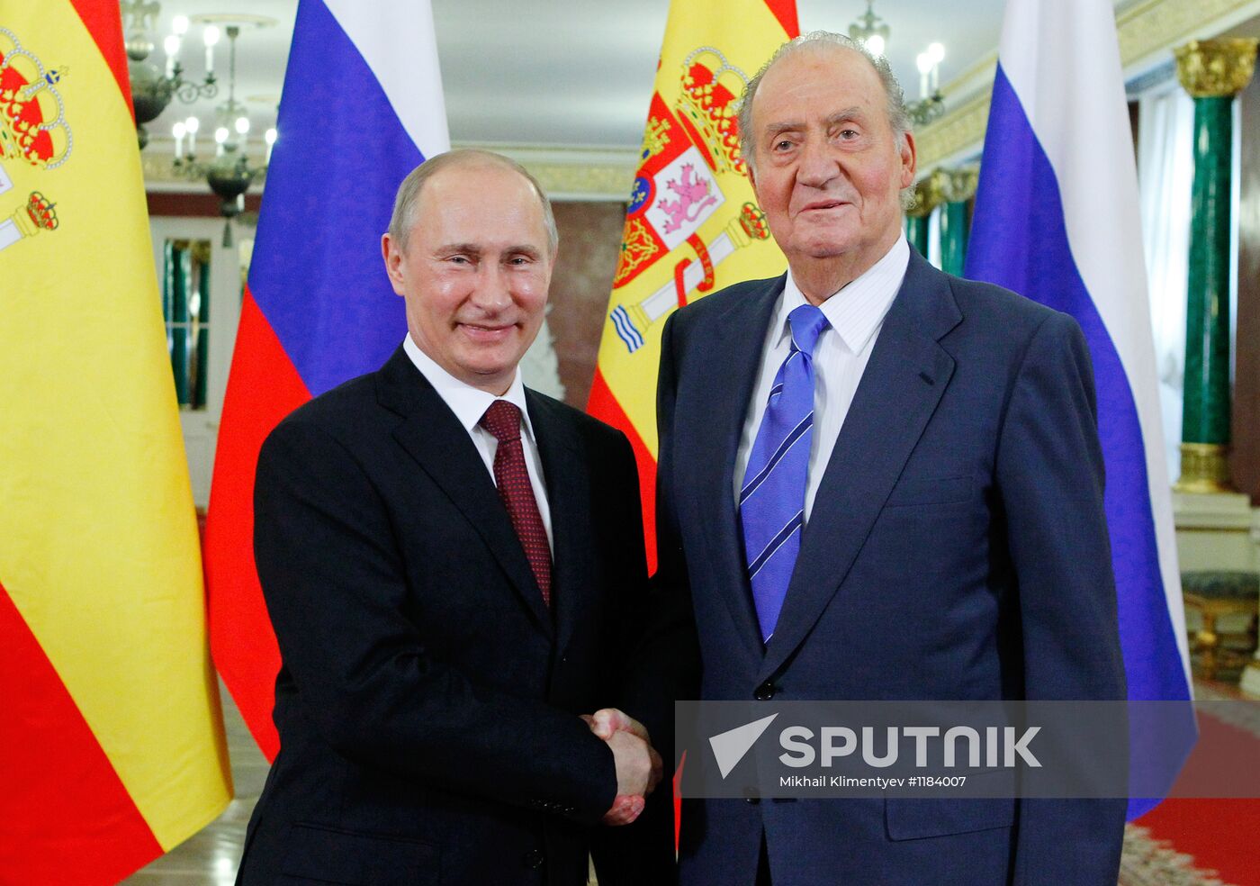 Vladimir Putin meets with King Juan Carlos I of Spain in Moscow