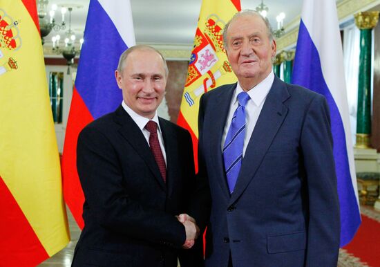 Vladimir Putin meets with King Juan Carlos I of Spain in Moscow