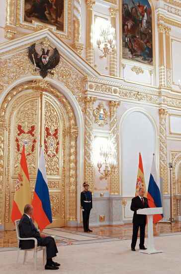 Vladimir Putin meets with King Juan Carlos I of Spain in Moscow