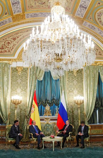 Vladimir Putin meets with King Juan Carlos I of Spain in Moscow