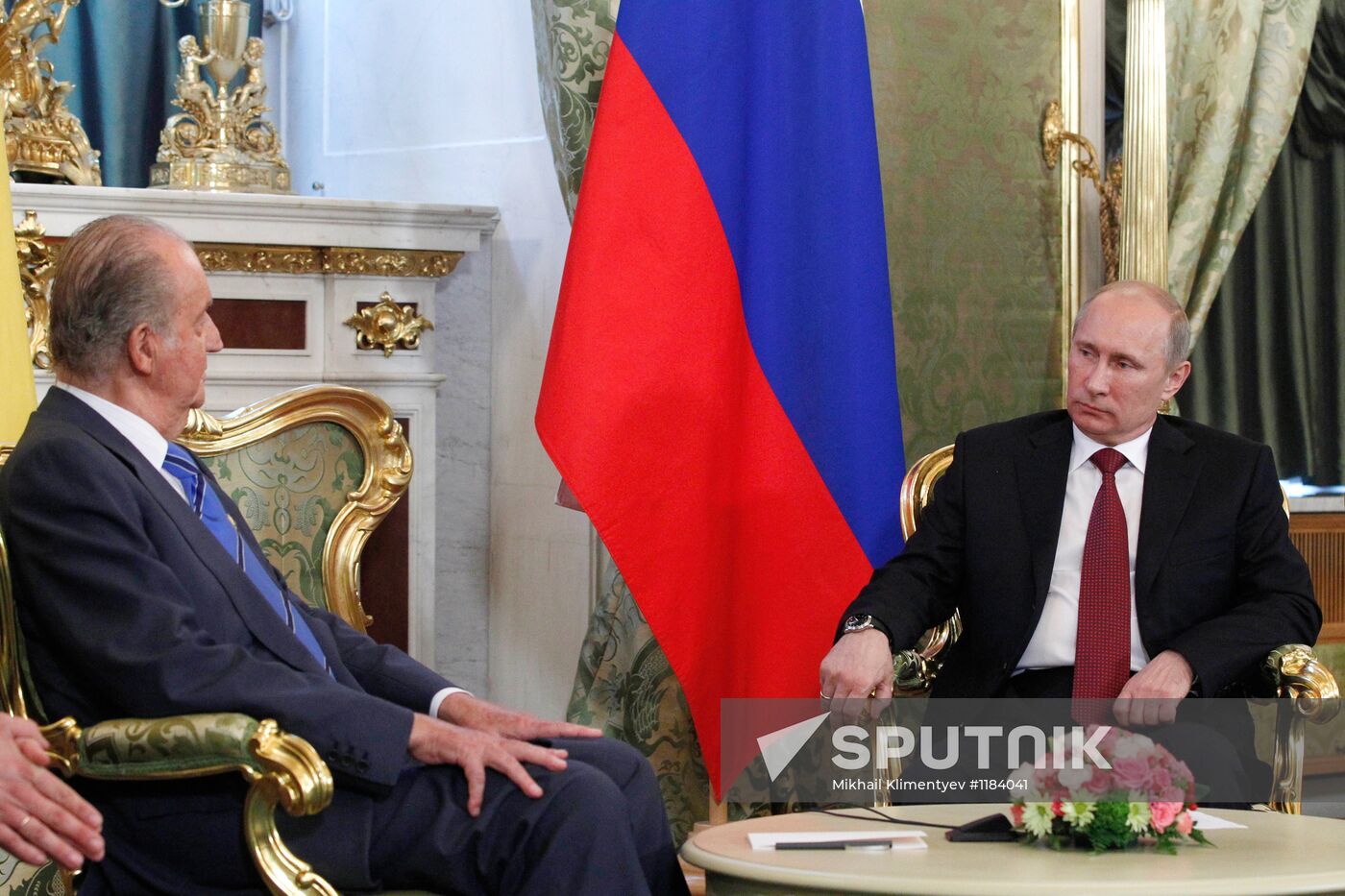 Vladimir Putin meets with Spanish King Juan Carlos I in Moscow