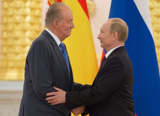 Vladimir Putin meets with Spanish King Juan Carlos in Moscow