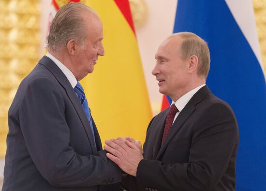 Vladimir Putin meets with Spanish King Juan Carlos in Moscow